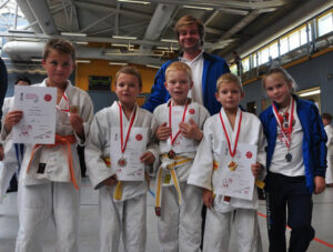 Mehr über den Artikel erfahren JSC U11/U14 Team glänzen beim IT Herbstpokal