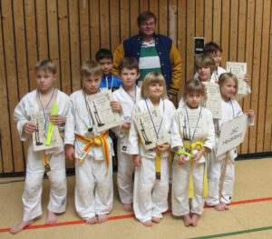 Mehr über den Artikel erfahren Super Erfolge des JSC Teams beim Katanaturnier in Bürstadt