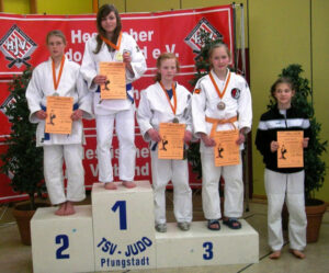 Mehr über den Artikel erfahren Vera Maria Beuchert und Chantal Kühnle gewinnen in Pfungstadt.