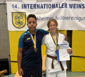 Mehr über den Artikel erfahren Zwei Podestplätze beim 14. Internationalen Weinstraßenpokal