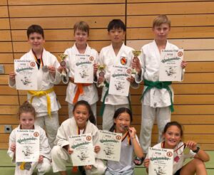 Mehr über den Artikel erfahren Astoria Cup Walldorf – Starke Kämpfe, starke Ergebnisse, starkes Team!
