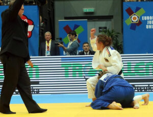 Mehr über den Artikel erfahren Selina Dietzer holt mit dem Bundesligateam des JSV Speyer Bronze bei der Golden League 